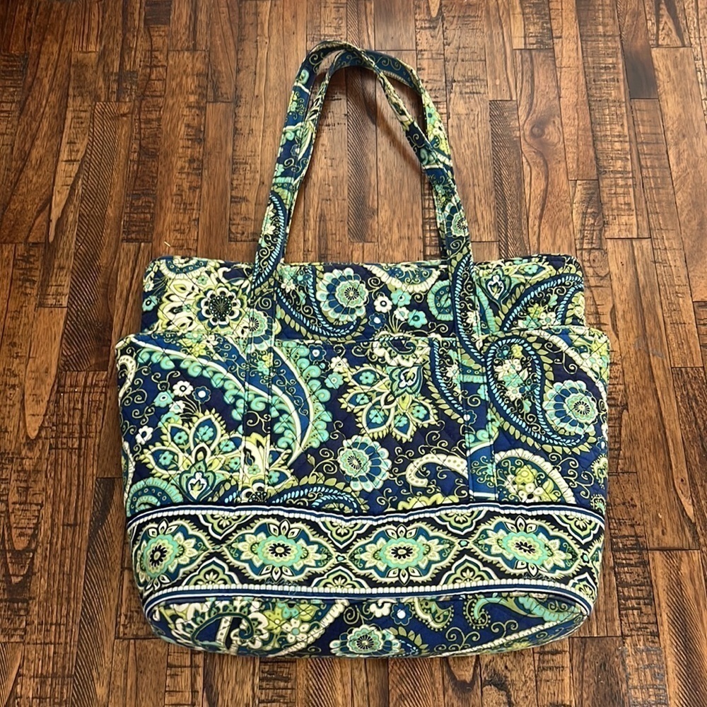 Vera Bradley Tote Bag Cloth Quilted Floral Blue and Green with zipper closure - Picture 8 of 15